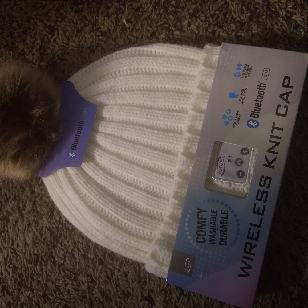 Bluetooth knit cap